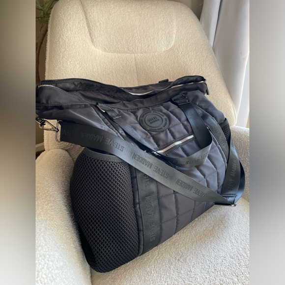 Extra large Steve Madden Black Quilted Duffel Bag NWOT - Picture 2 of 8